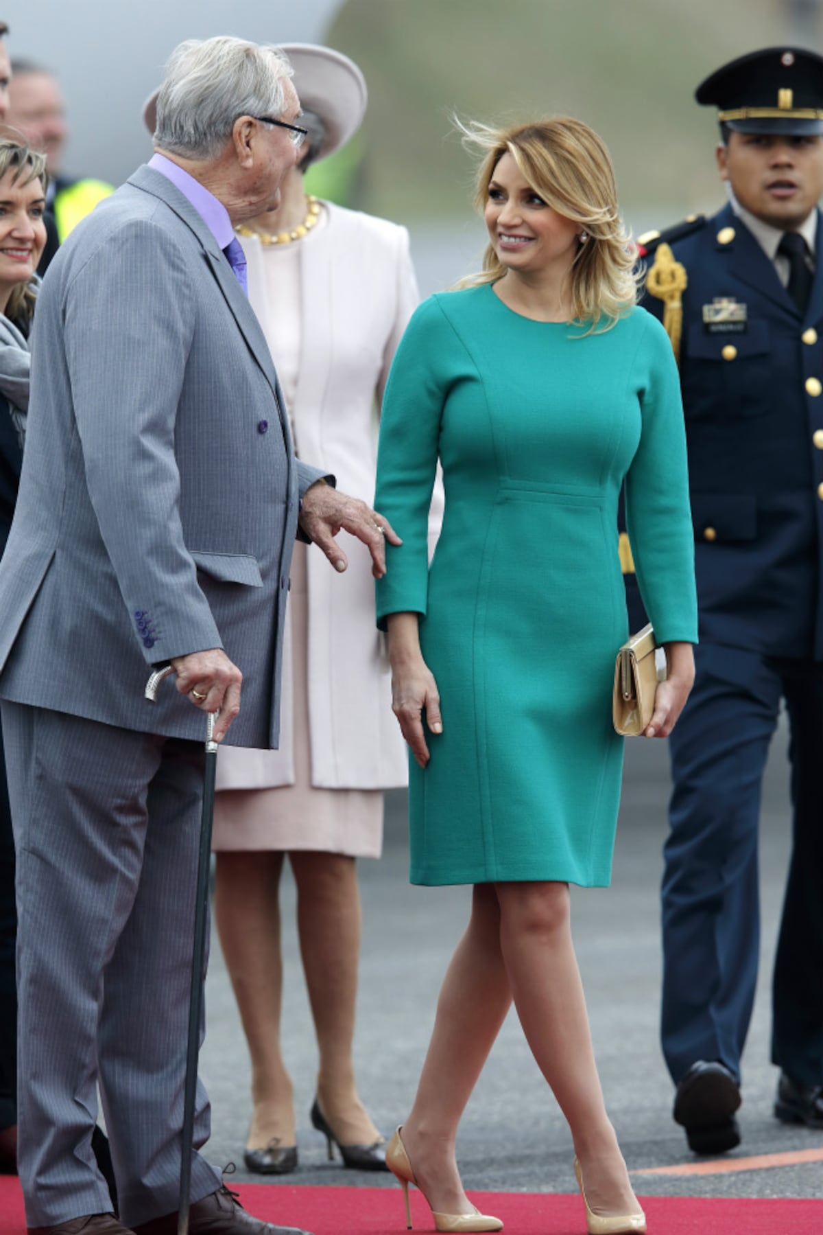 Brigitte Macron y otras primeras damas con vestidos cortos