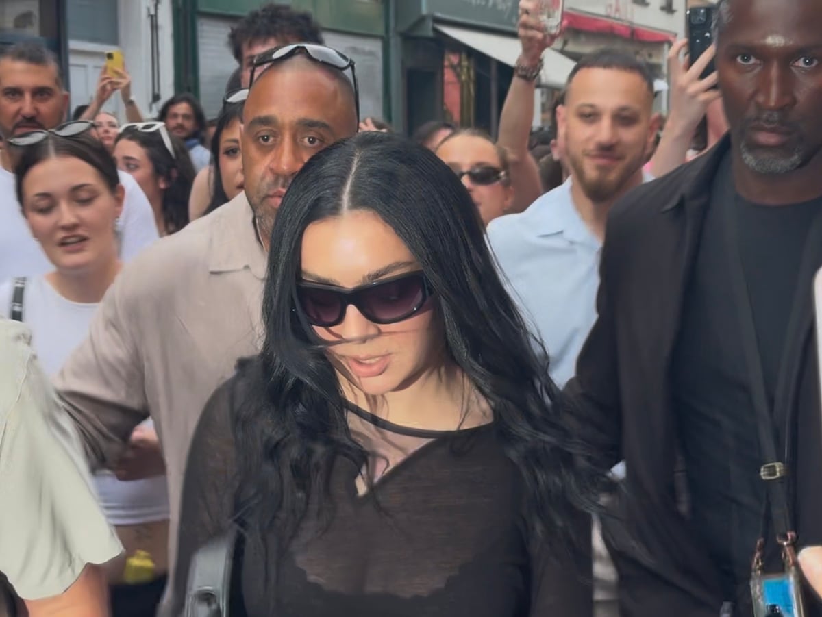 Charli XCX anuncia su álbum 'Music, Fashion, Film', con Marc Jacobs y Scorsese en portada