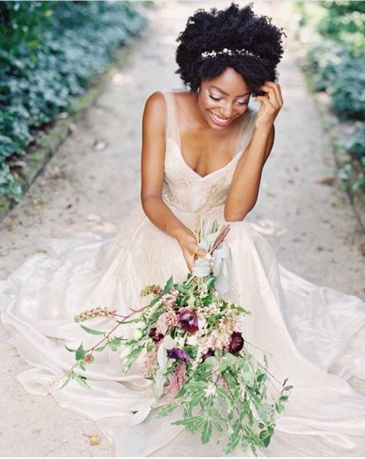 Al altar con rizos y velo