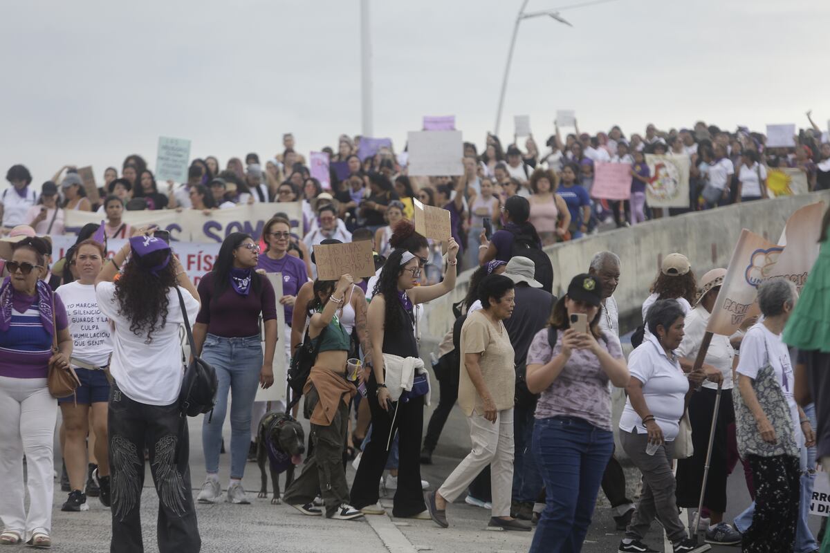 Mujeres panameñas exigen igualdad de derechos en el Día Internacional de la Mujer