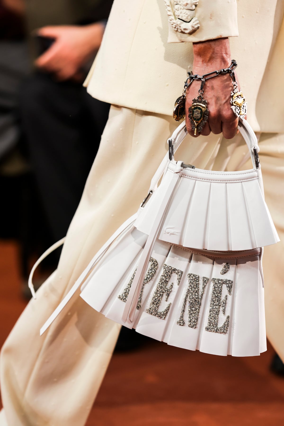 Los accesorios destacan de nuevo junto a las colecciones de moda de la Semana de París