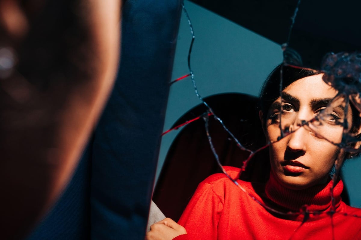 Los hábitos ocultos que empeoran tu ansiedad social (y cómo romperlos)