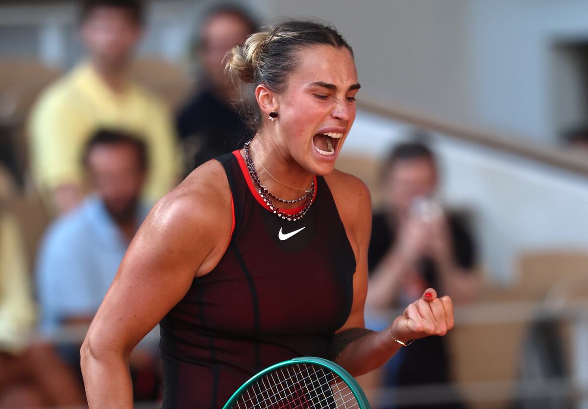 Diamantes y lentejuelas, el brillo de la moda desfila en la tierra batida de Roland Garros