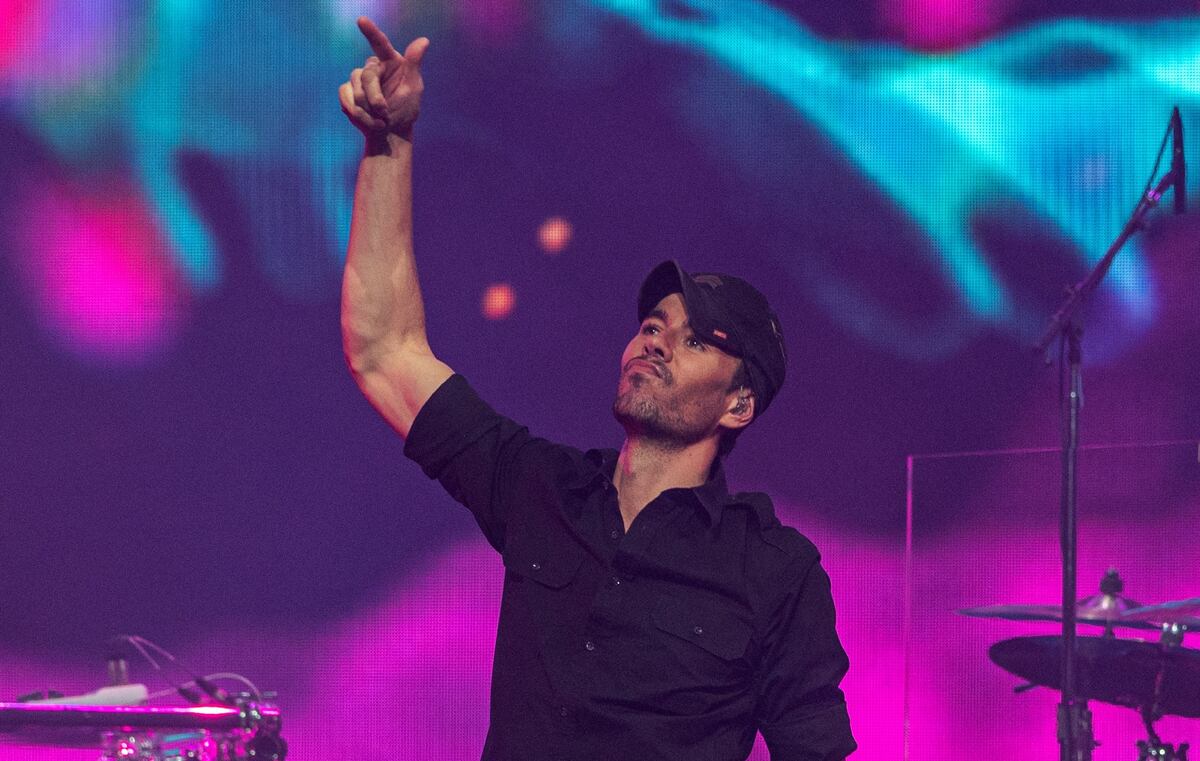 Enrique Iglesias cumple 50 años y celebra tres décadas de música