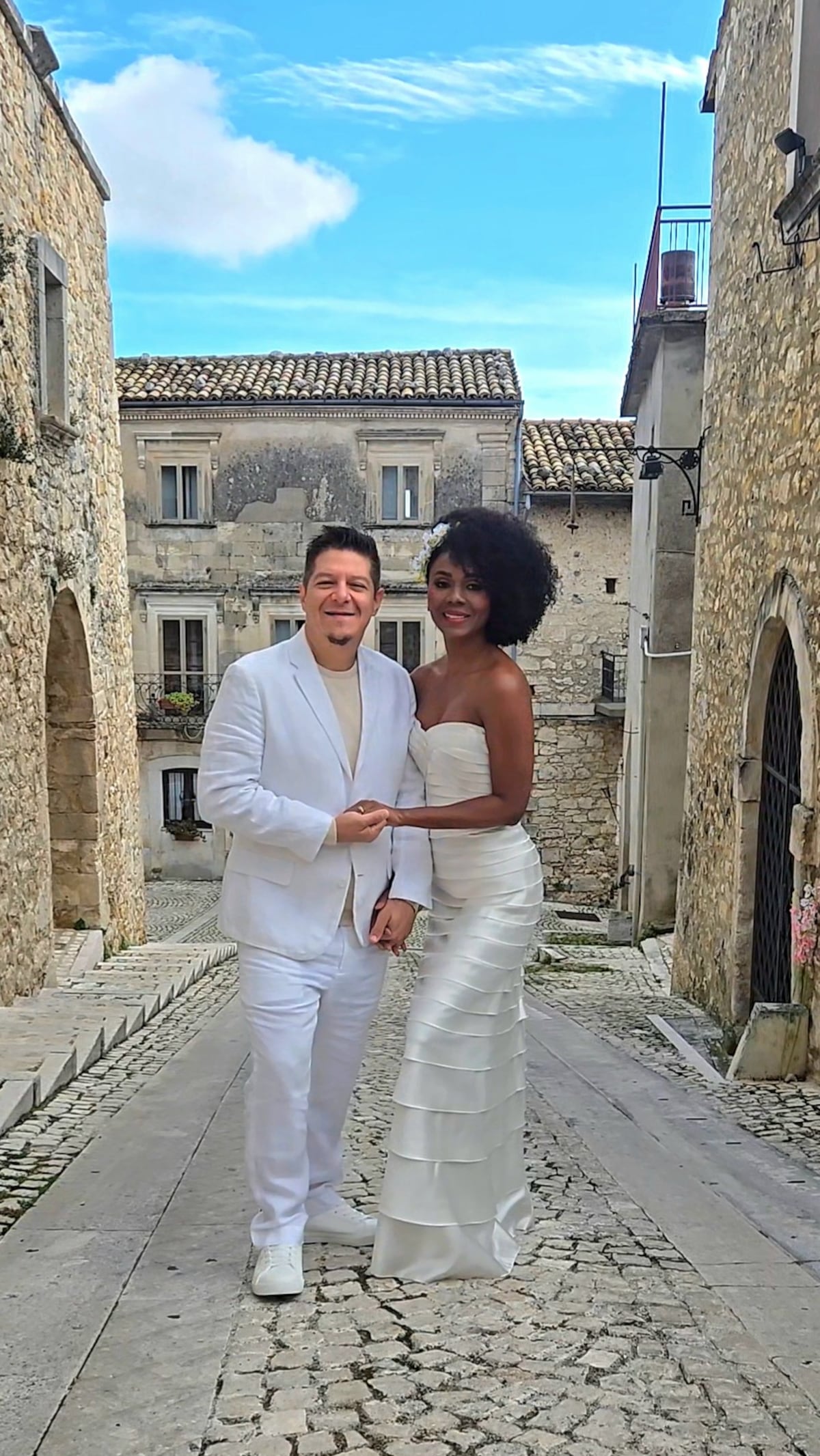 La actriz Miroslava Morales celebra su cuarto aniversario de bodas en Abruzo, Italia