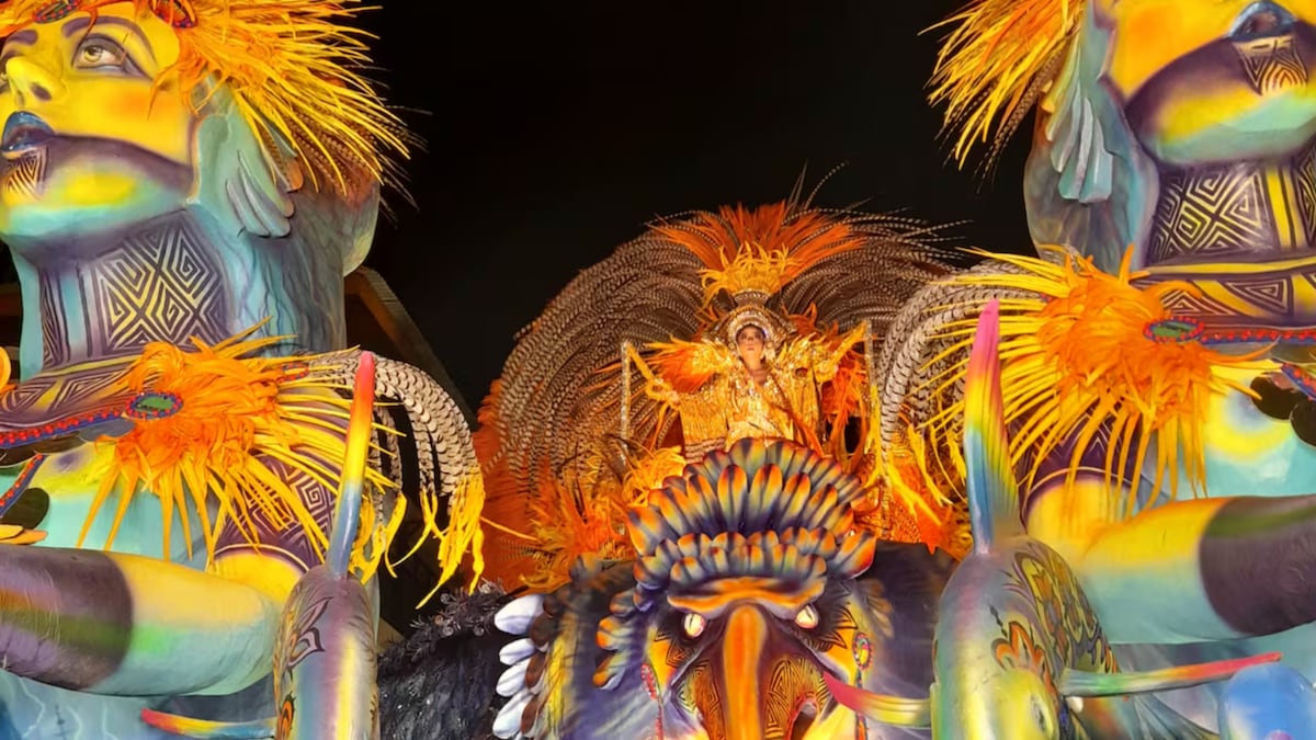 El que ilumina los carros alegóricos de Calle Arriba de Las Tablas