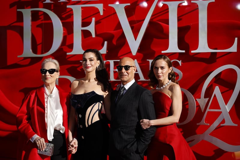 Actores Emily Blunt y Stanley Tucci reciben estrella en el Paseo de la Fama de Hollywood