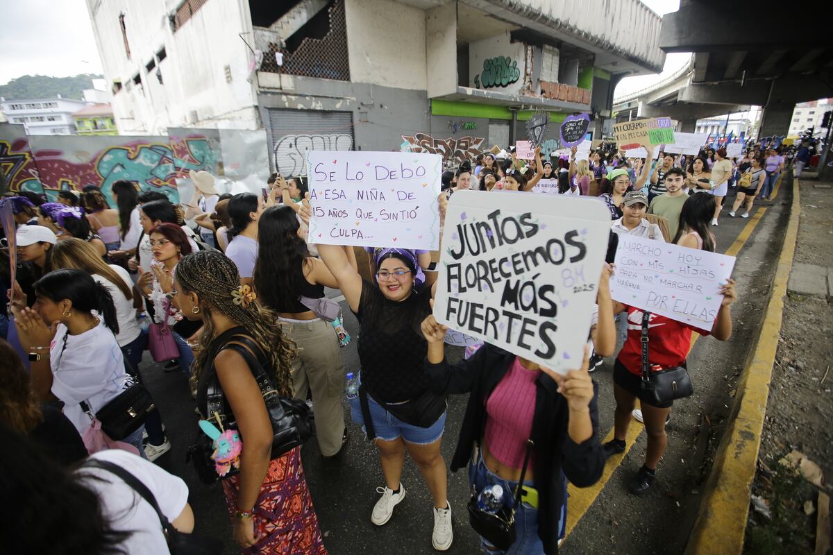 Mujeres panameñas exigen igualdad de derechos en el Día Internacional de la Mujer