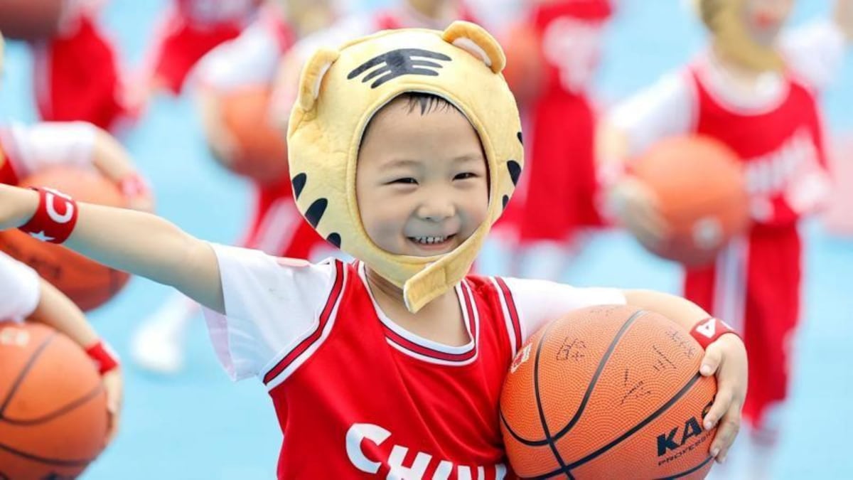 Crisis de solteros, "mujeres sobrantes" e impuesto al condón: por qué la apuesta de China para que nazcan más bebés salió mal