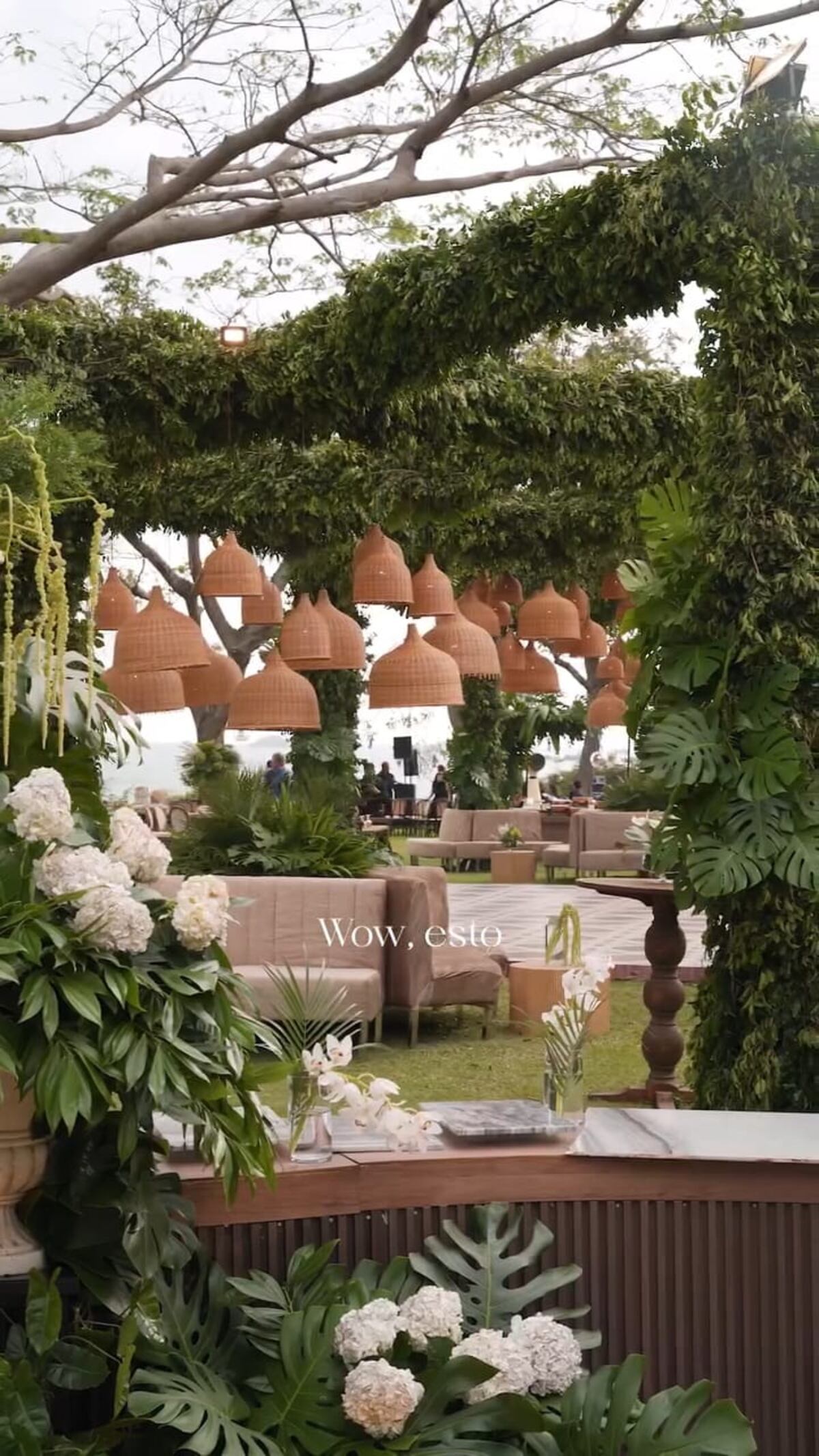 Gabriella Mizrachi, hermana del alcalde Mayer, no sabía si quería una boda hasta que vio este lugar en Causeway 