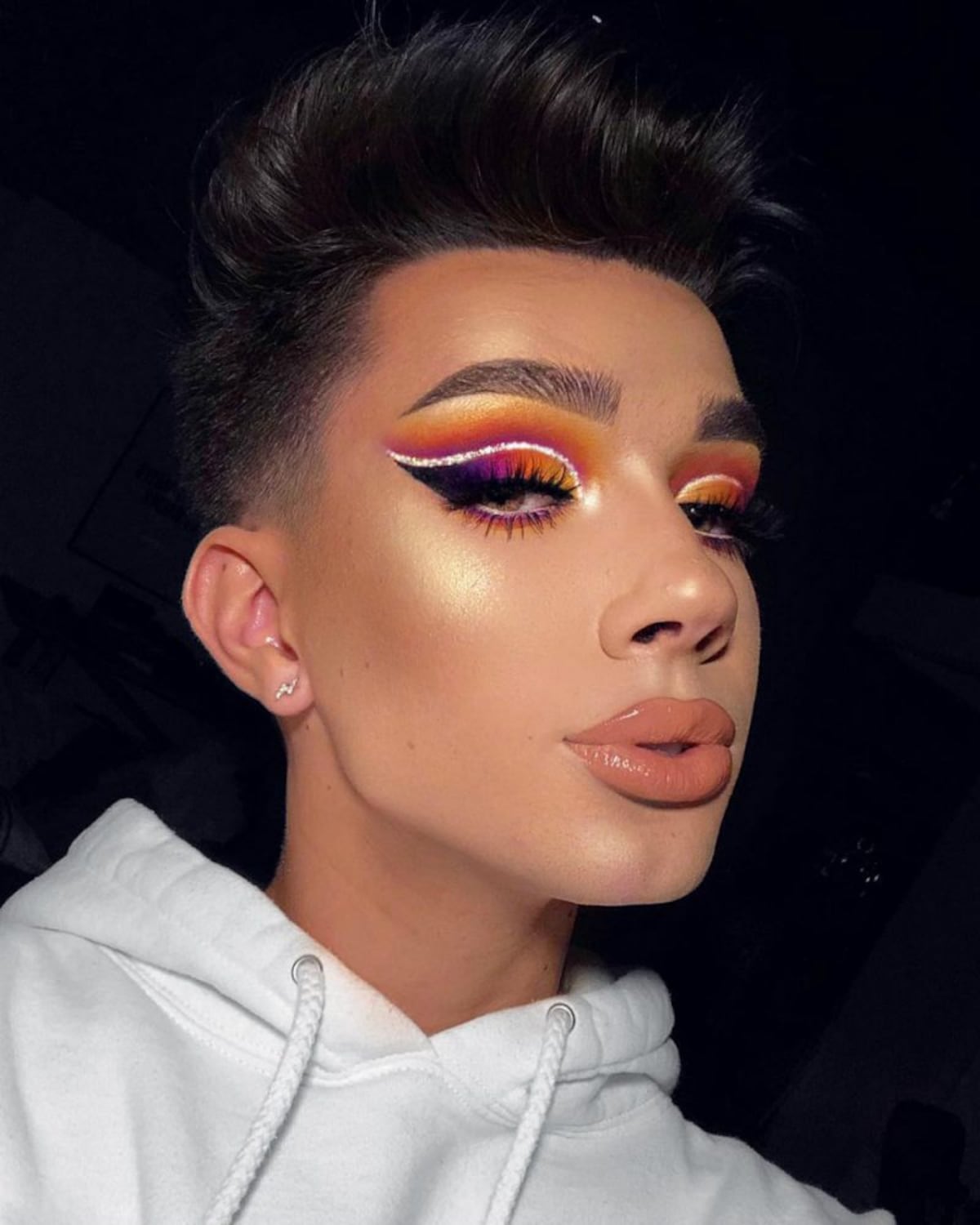 Cinco chicos expertos del maquillaje en redes sociales
