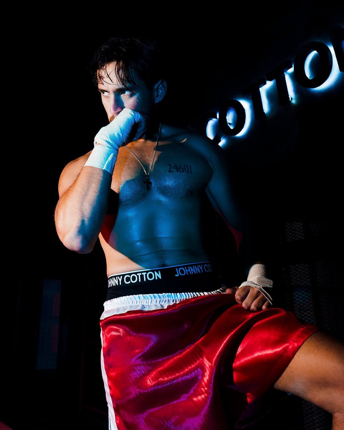 Con guantes y shorts deportivos: Así lucieron los actores panameños Diego de Obaldía y Elmis Castillo en una campaña de ropa interior