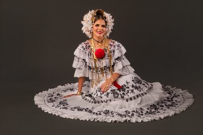 La pollera de 90 años que volvió a lucirse para una sesión de fotos en Panamá