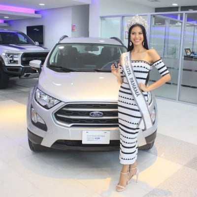 Rosa Montezuma estrena su primer carro