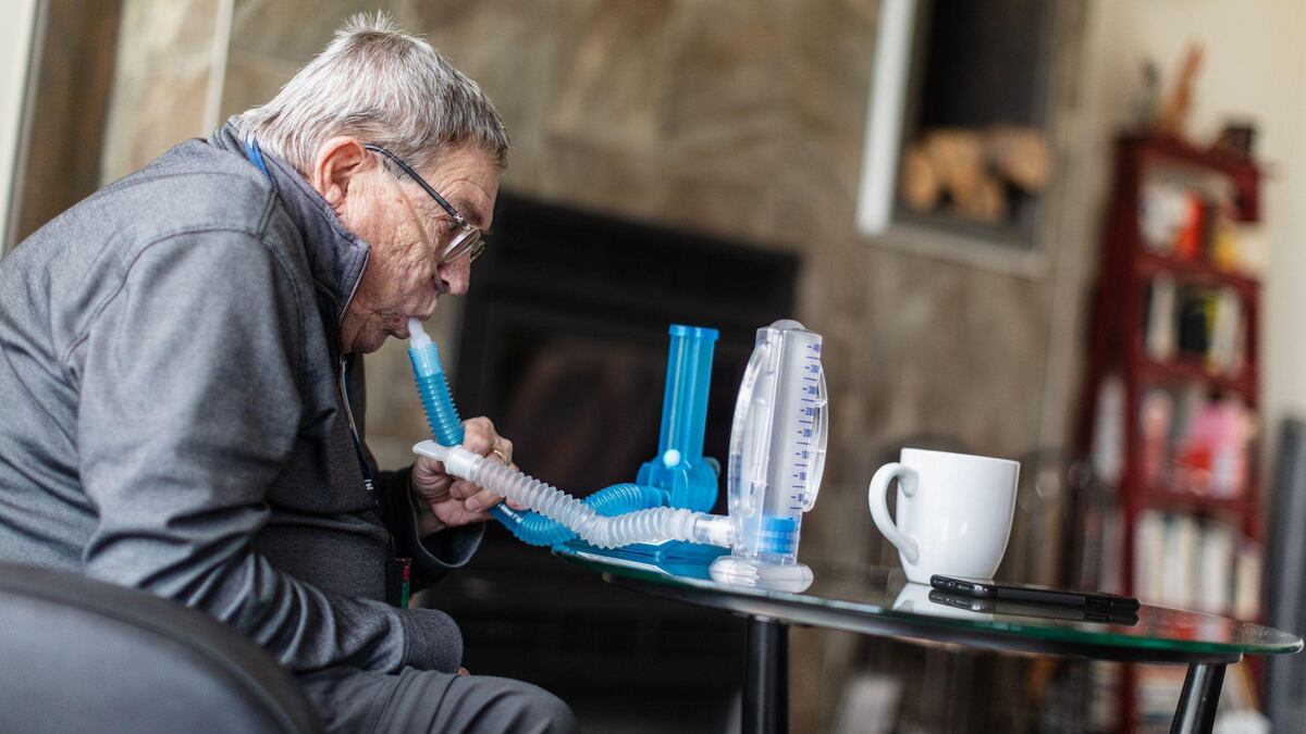 La sencilla prueba que te permite conocer la edad de tus pulmones (y cómo mejorar su salud)