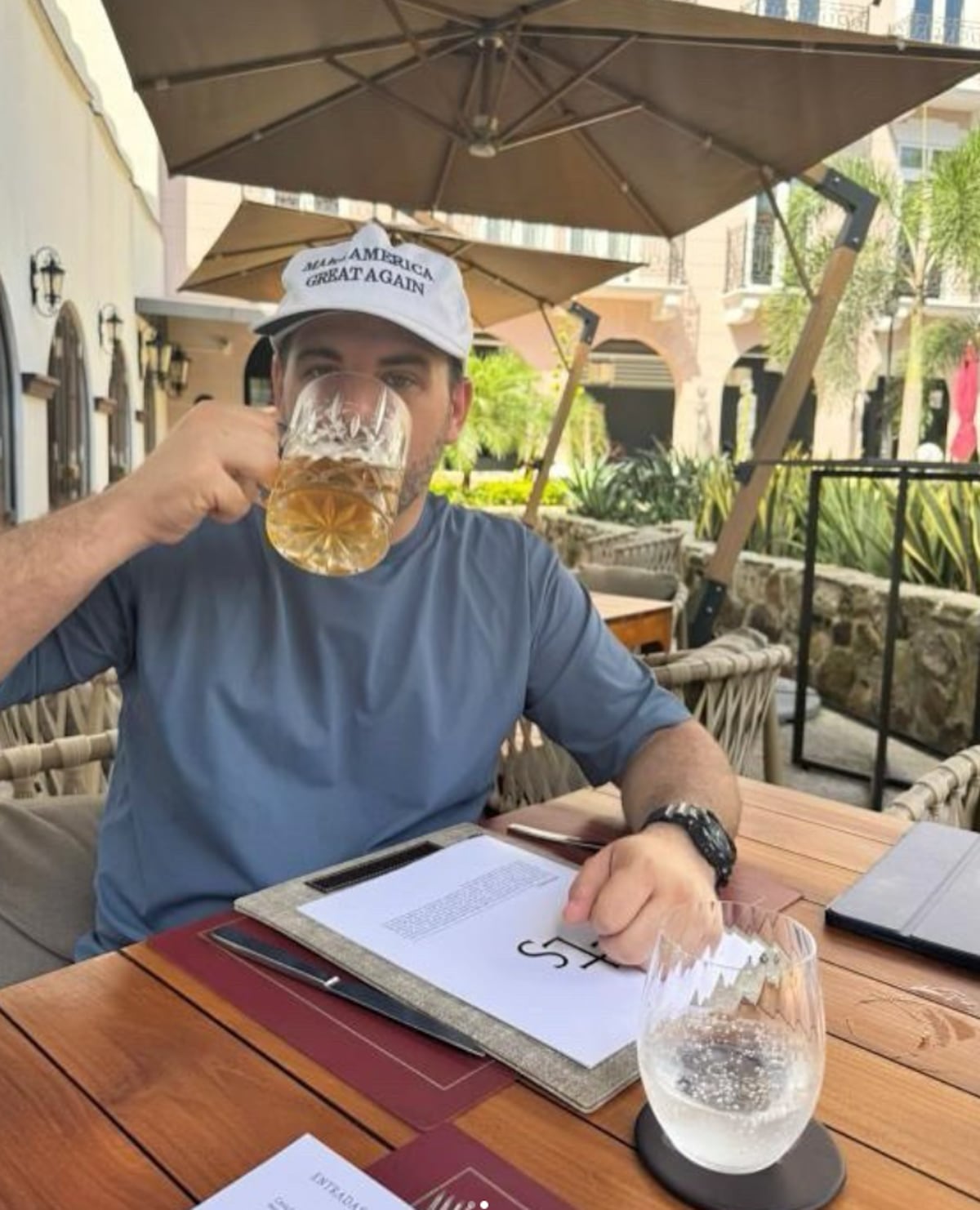 La foto con la que Sheldry Sáez rememora su encuentro con Donald Trump a pocas horas de su victoria como presidente de los Estados Unidos