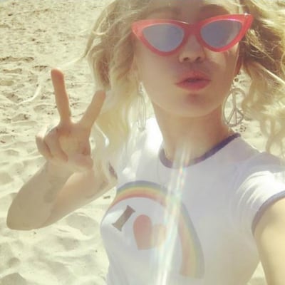 Miley Cyrus vacaciona junto a su prometido en Panamá