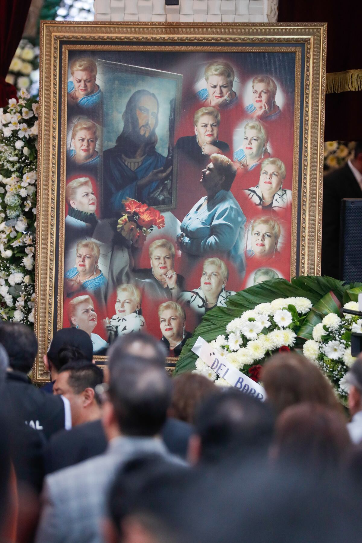 Miles de mexicanos dicen adiós a Paquita la del Barrio, su reina del despecho y el desamor