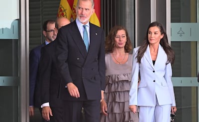 La reina Letizia arrasa en clave ‘working girl’ con un traje azul bebé en su reaparición tras su 53 cumpleaños