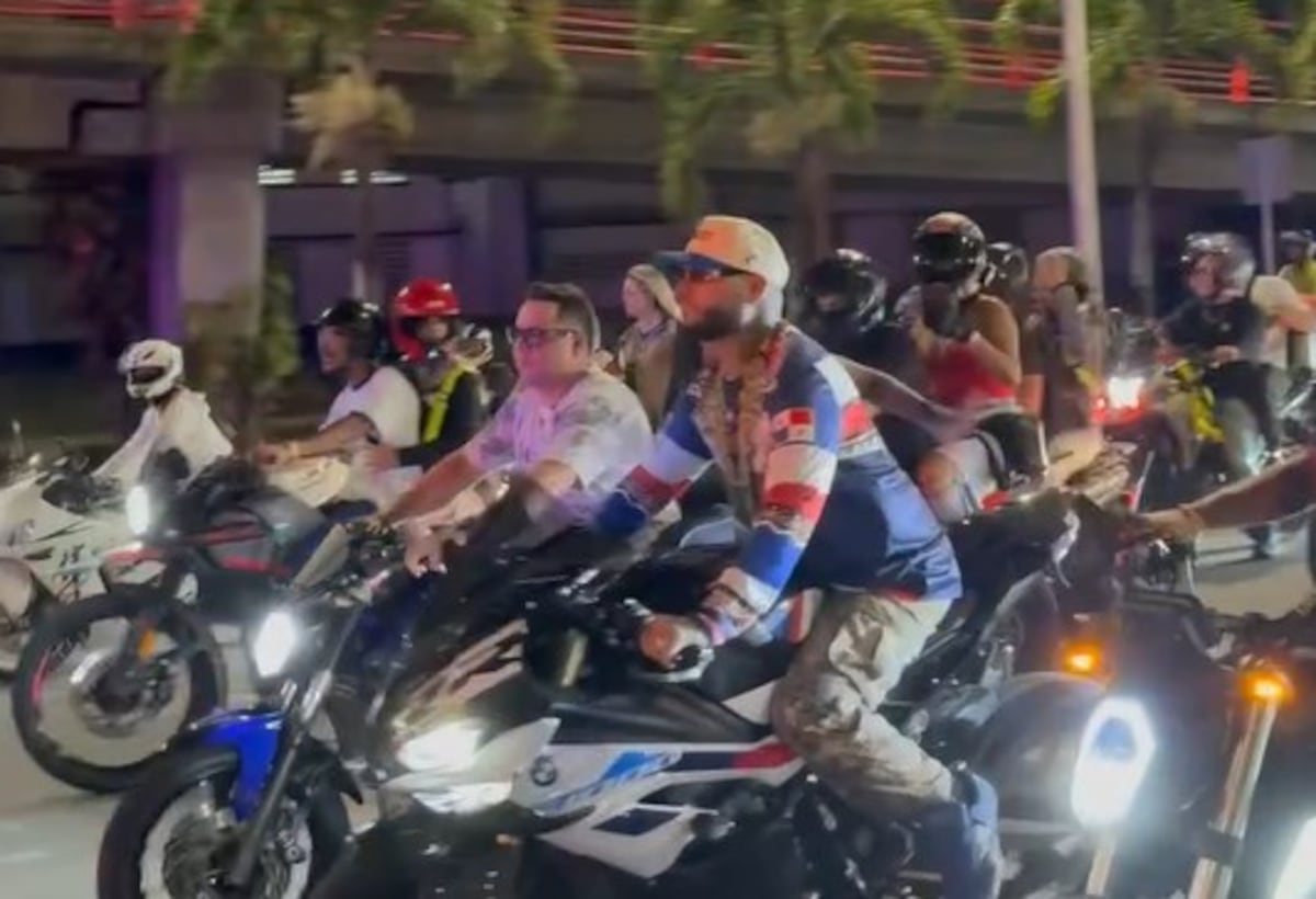 Farruko lanza ‘Manda la plena MOH’ con una caravana de motos en la cinta costera en Panamá