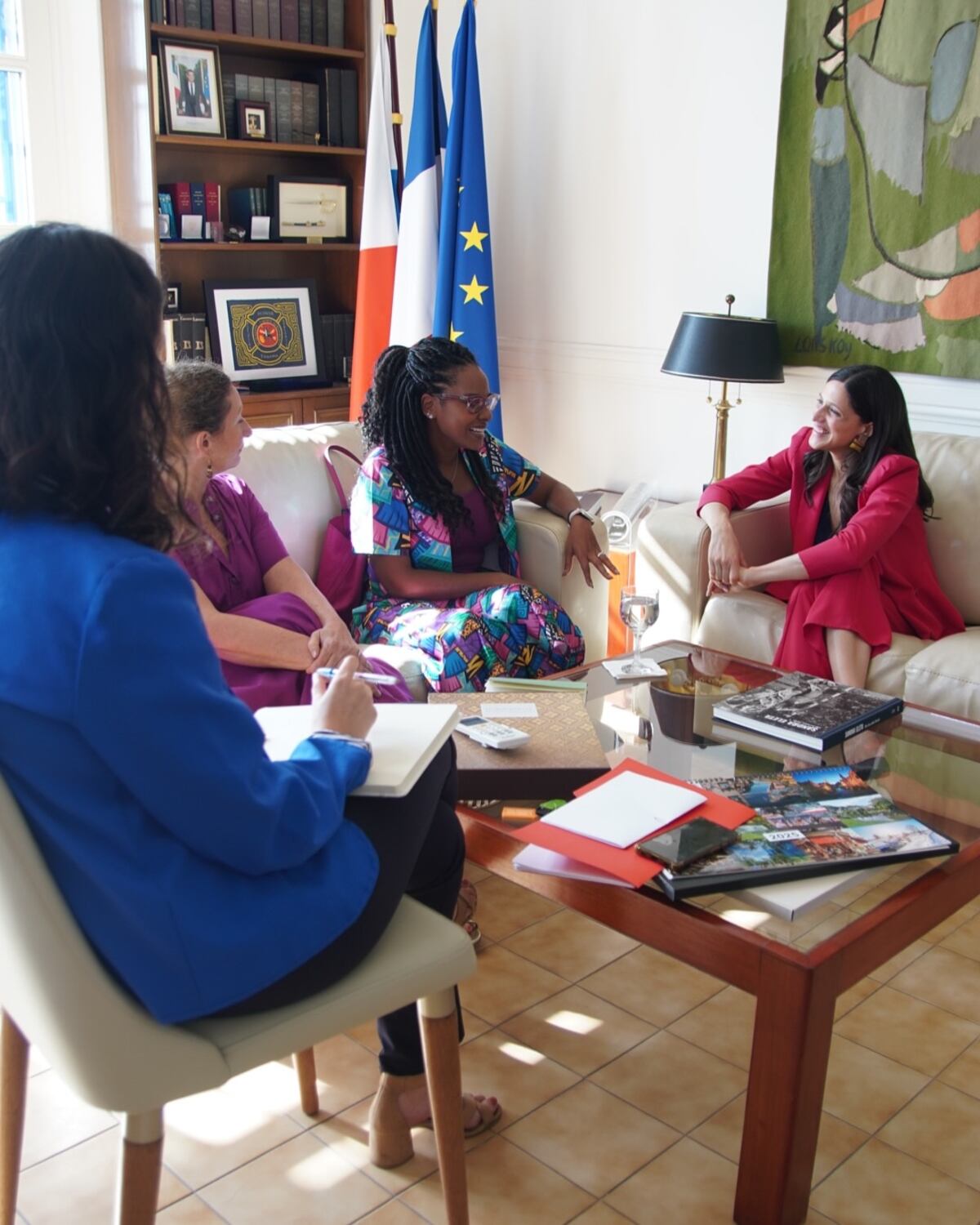 Inspirado en el vestuario congo, el ‘look’ de la diputada panameña Walkiria Chandler para una reunión diplomática 