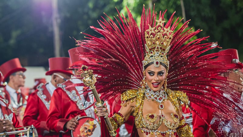 La moda de Dolce & Gabbana brilla en el triunfo de la escuela de samba ‘Unidos do Viradouro’ en el Carnaval de Río 2026