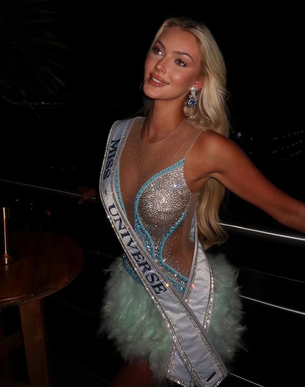 Las fotos de Victoria Kjaer, Miss Universe 2024, desde un restaurante en Casco Antiguo