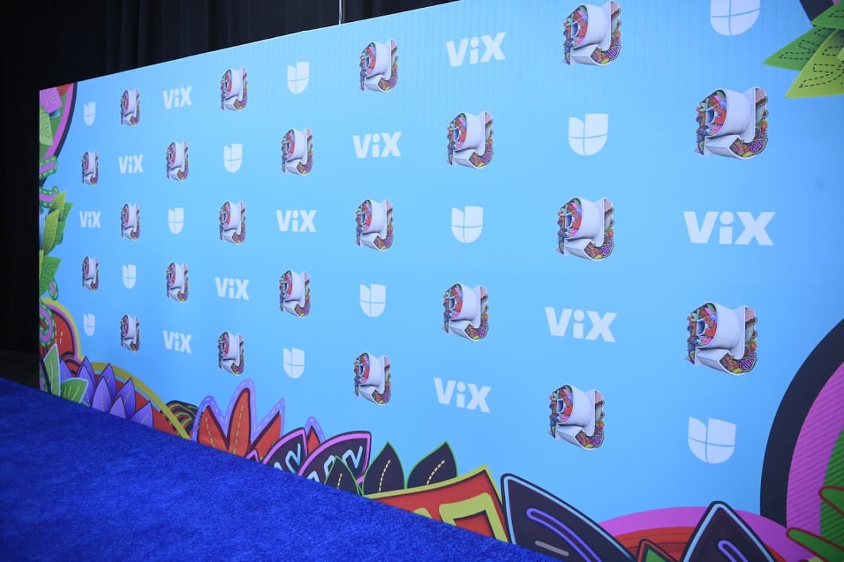 ¿Por qué la alfombra de los Premios Juventud en Panamá es azul?