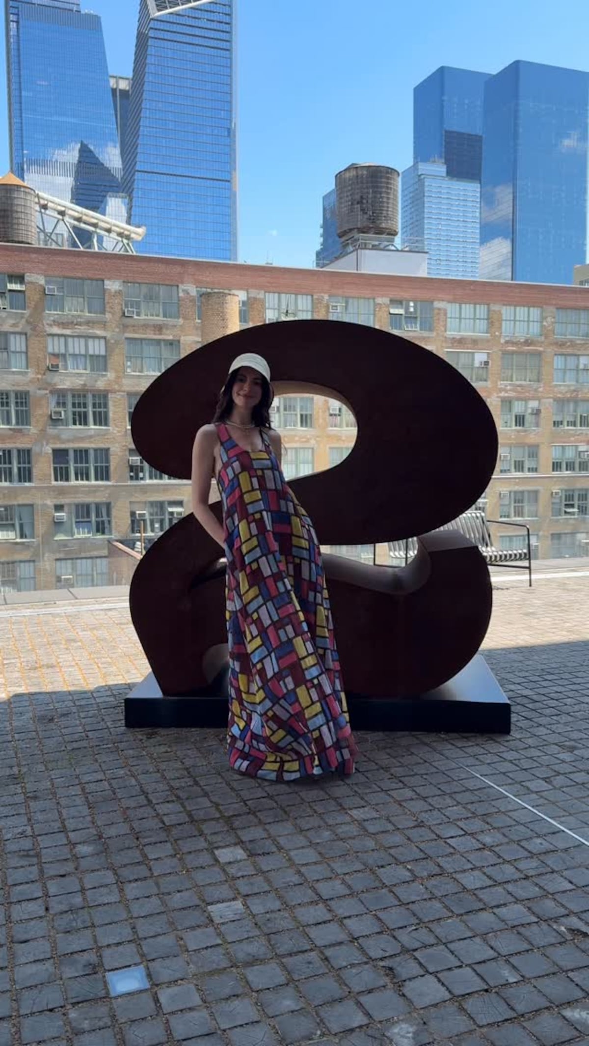 ¿Regresa el suéter azul cerúleo de Andy Sachs?: Anne Hathaway comparte el primer vistazo de El Diablo Viste a la moda 2