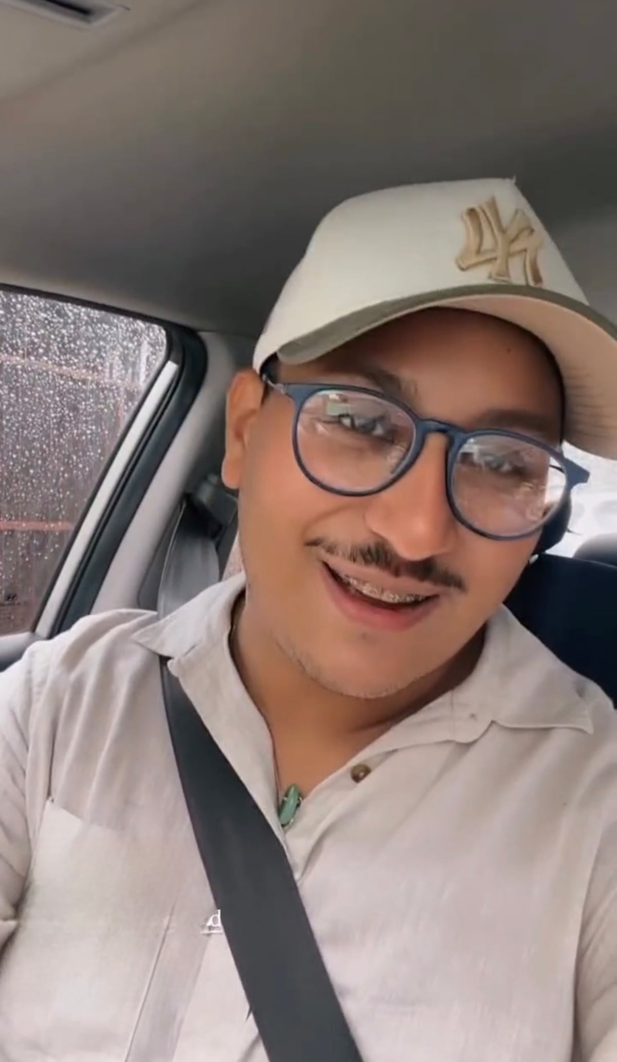 El diseñador panameño Christian Martino detalla la inspiración y el concepto de su vestido para Anyuri en los Premios Juventud