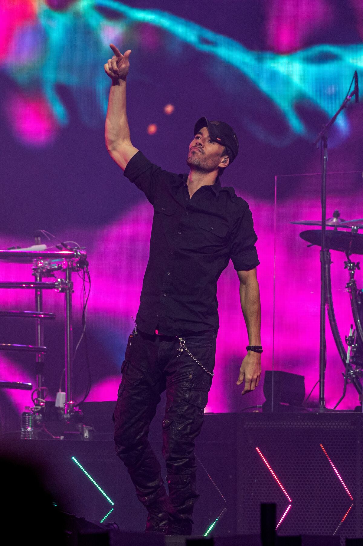 Enrique Iglesias cumple 50 años y celebra tres décadas de música