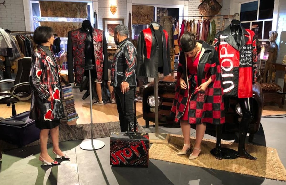 Dar nueva vida a lo que otros desechan: cómo una marca transforma ropa en arte para salvar el planeta 