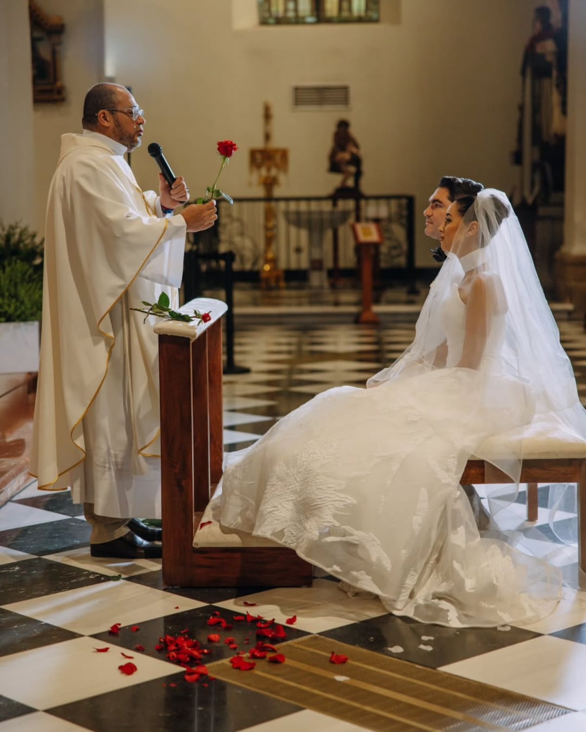 La boda de Dayana Sáez y Gio Scollo en Casco Antiguo y con banda musical