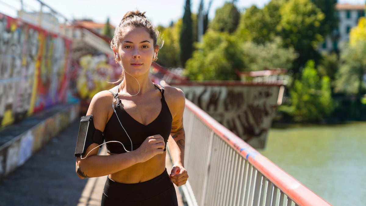 La sencilla prueba que te permite conocer la edad de tus pulmones (y cómo mejorar su salud)