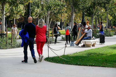 ¿Juventudes más infelices?: El mayor estudio mundial hasta la fecha comienza a perfilar qué factores dan más bienestar