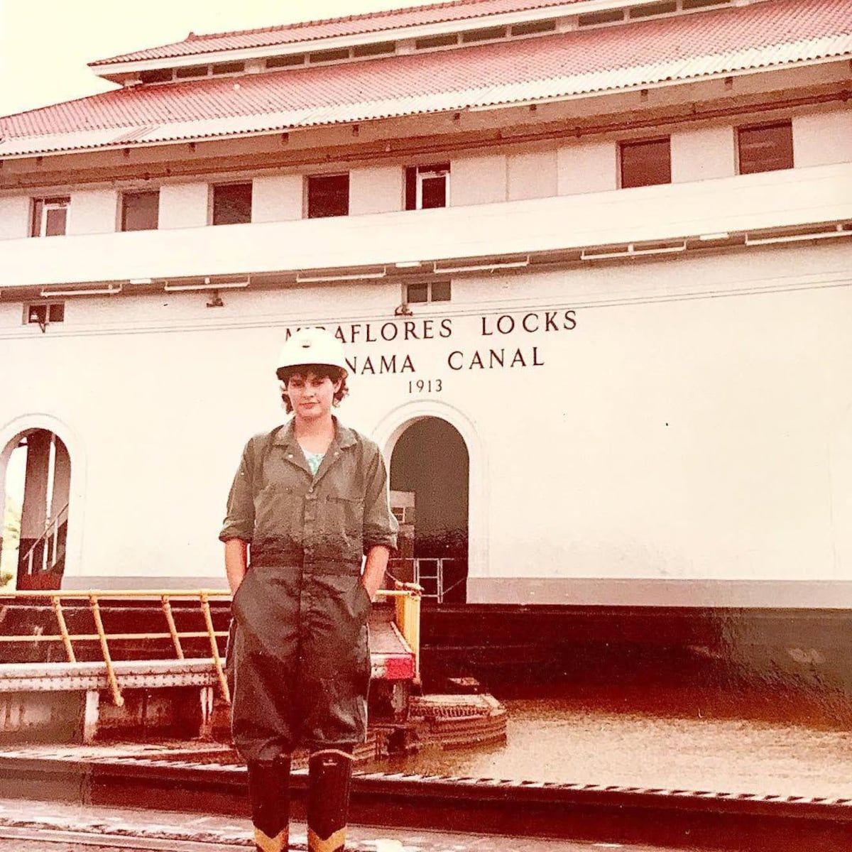 “¡Jefa, jefa, jefa!“: quién es Ilya Espino de Marotta, la ingeniera de casco rosa que al frente del Canal de Panamá supervisa parte del comercio mundial