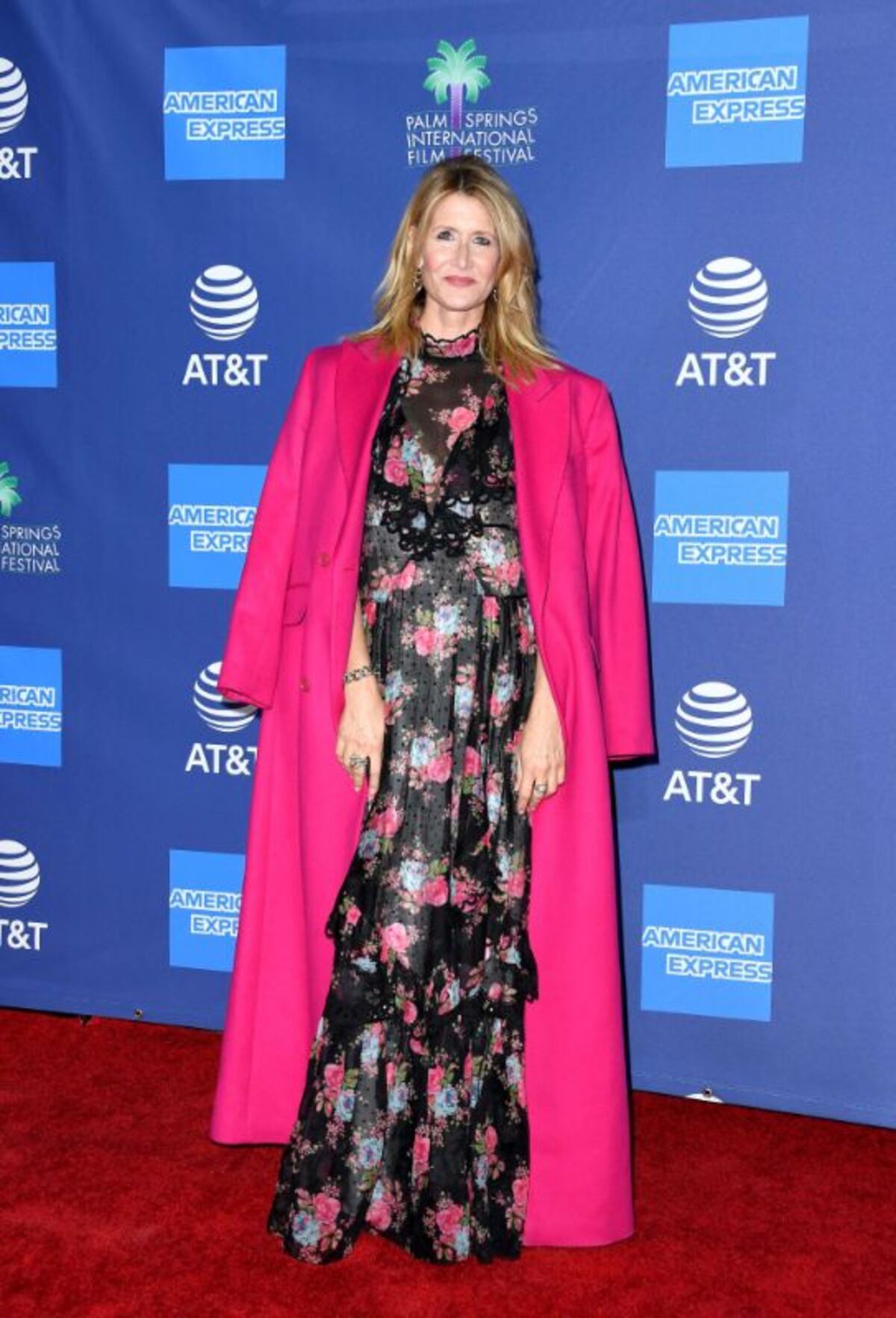 Jennifer López, Charlize Theron y otras celebridades que deslumbraron en Palm Springs