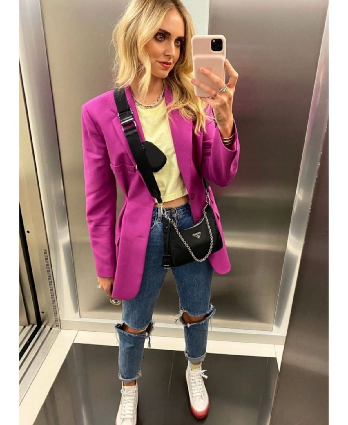 Para impresionar en Zoom: cómo debes vestirte y que piezas no debes usar