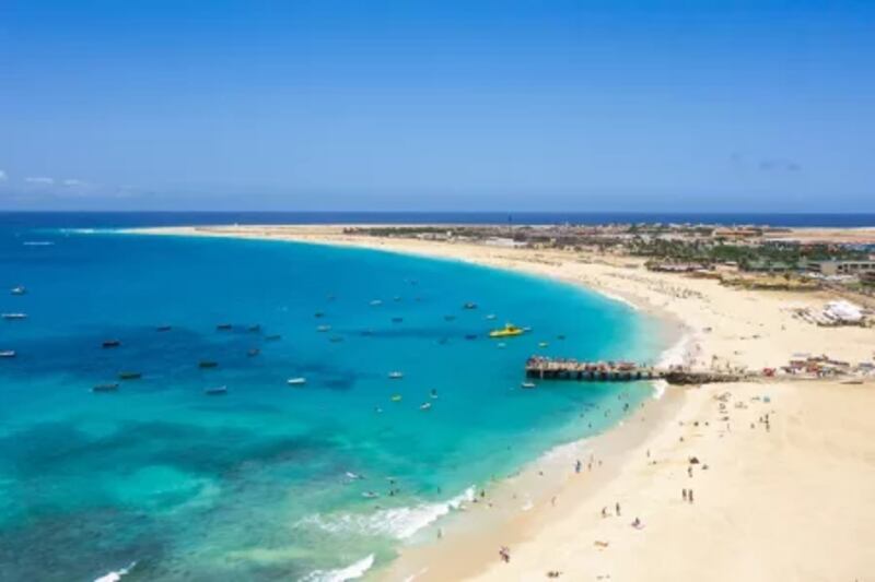 Cabo Verde: la isla africana de arena blanca y del “No stress” que el Mundial puso en el radar de miles de aficionados