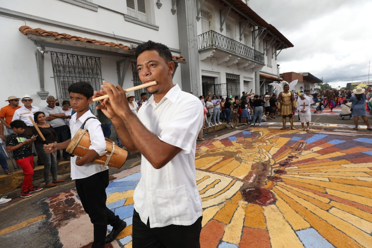Imágenes de la danza del Corpus Christi en La Villa de Los Santos