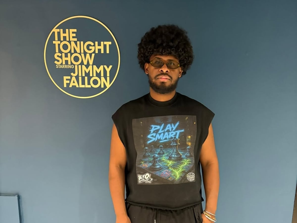 Xito Lovell, trombonista panameño, junto a J Balvin y Gilberto Santa Rosa en ‘The Tonight Show’ con Jimmy Fallon