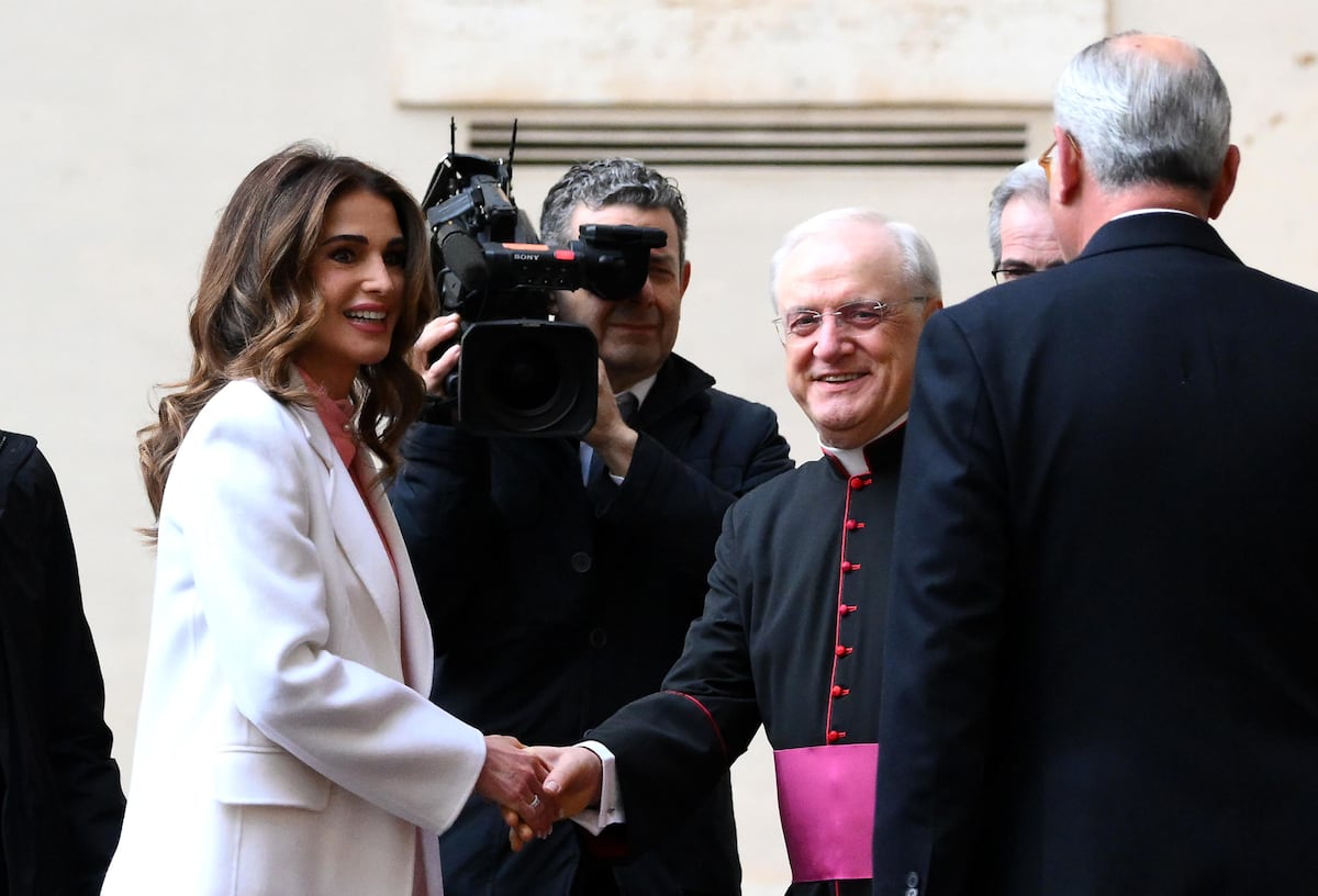 La reina Rania de Jordania y su bolso de casi 2 mil dólares para reunirse con el Papa Francisco en el Vaticano