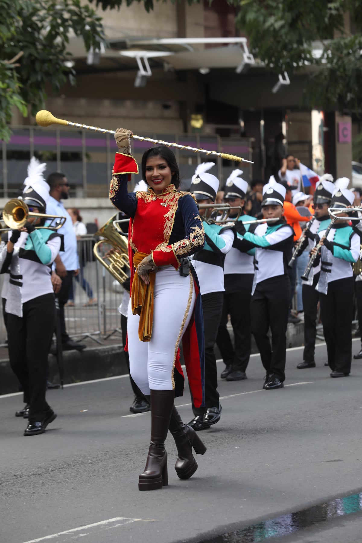 Tambor Mayor: liderazgo con estilo en los desfiles patrios