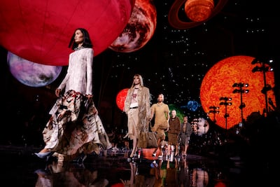 Chanel inaugura en París la era de Matthieu Blazy con una moda de aplauso