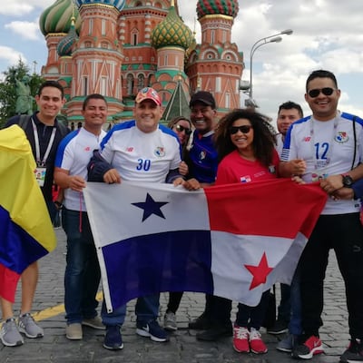 En Rusia la gente se toma fotos con los panameños