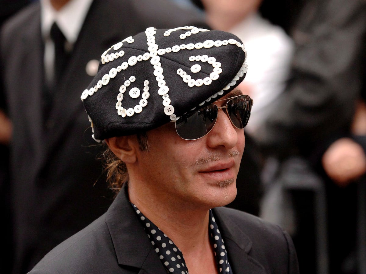El diseñador John Galliano renuncia a la muestra que el Met iba a dedicarle tras críticas por antisemitismo