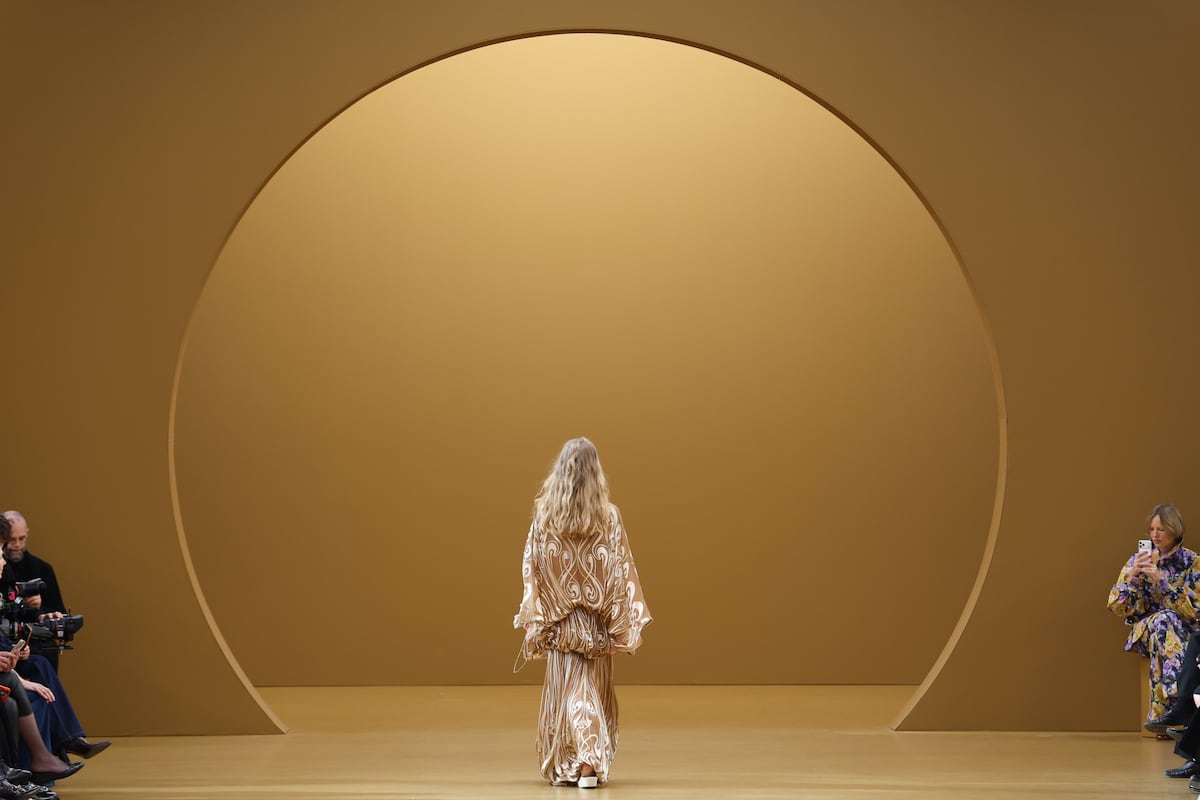 París viste a una mujer de marcada personalidad con su moda