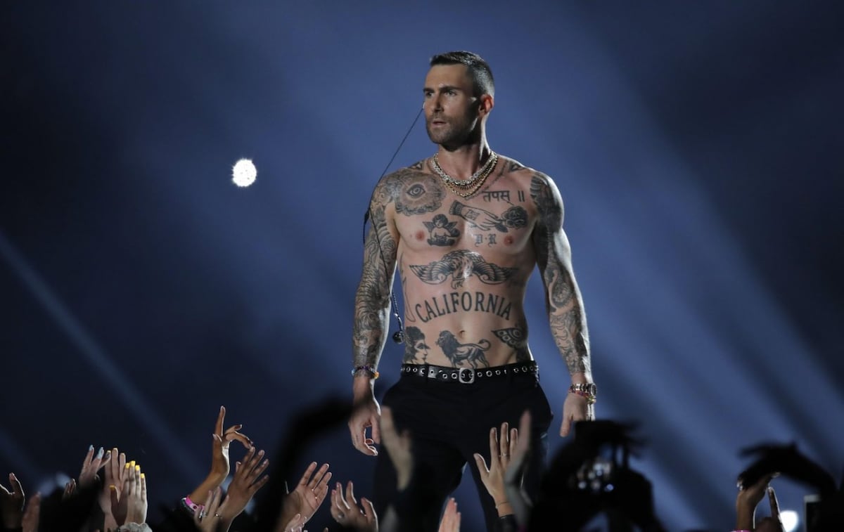 10 fotos de Adam Levine (sin camisa) en el medio tiempo del Super Bowl