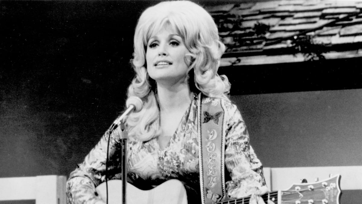 De “Jolene” a “I Will Always Love You”: cómo contó Dolly Parton la historia de su vida a través de 6 canciones icónicas