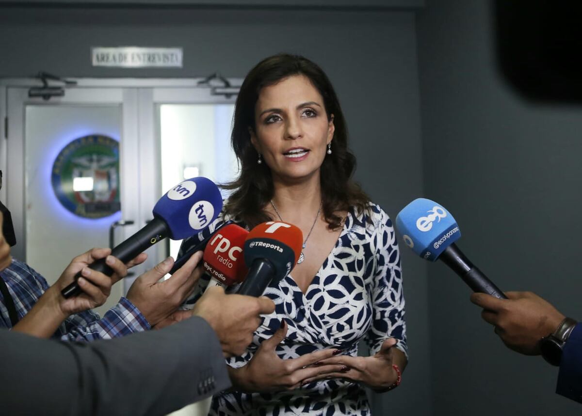 Mujeres en la política: ‘Quedándonos fuera no cambiaremos nada’